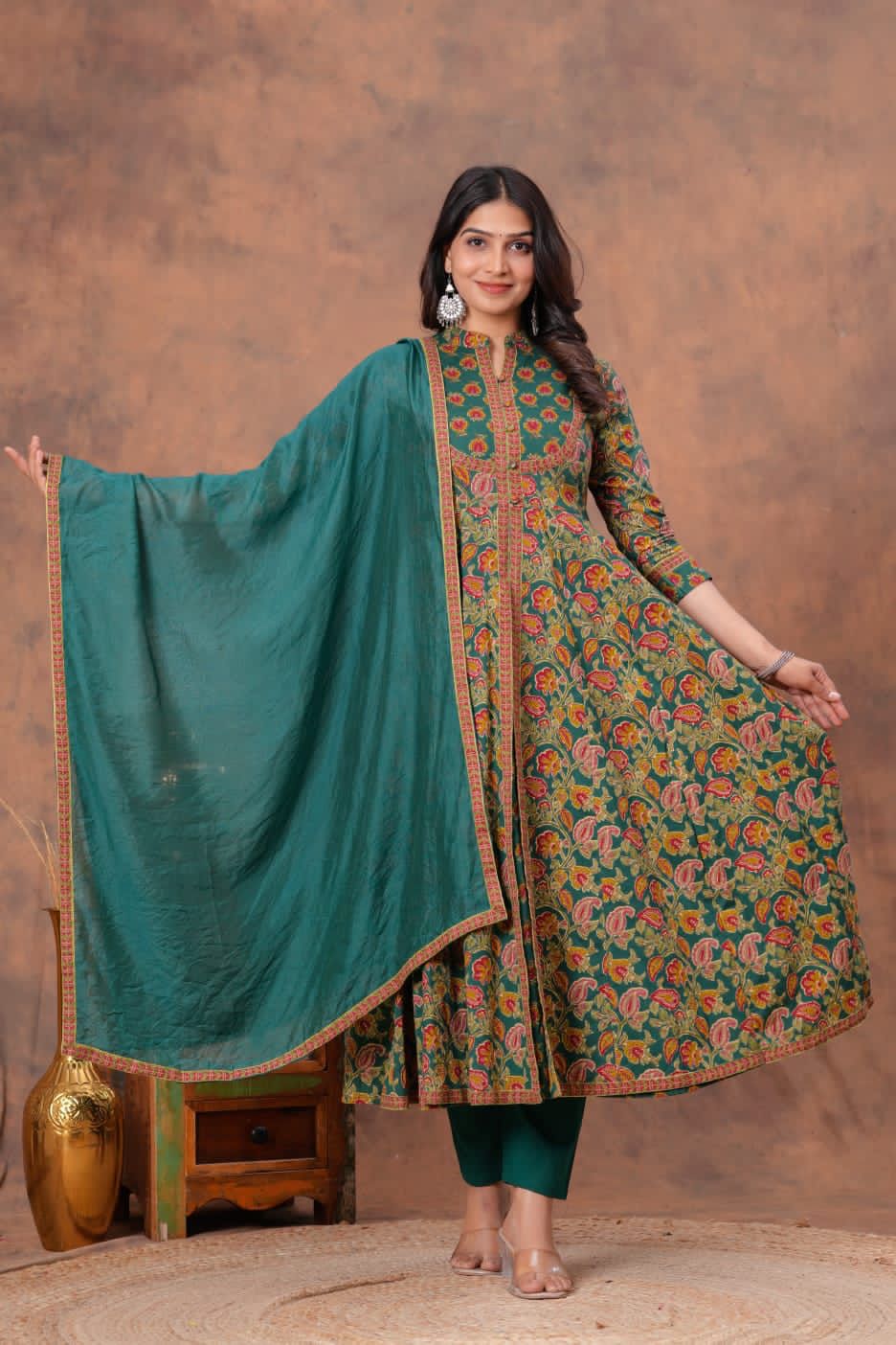 Saanvi Heritage Flair Set